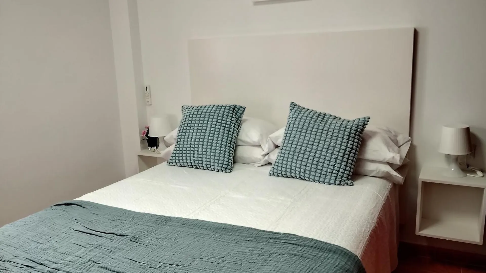 公寓 Apartamento Lidia Planta 1, La Carihuela 1ª Linea Playa, Vistas Mar, 1 Dormitorio, 52 M2, 1-3 Huesped, Amplio Balcon, Wifi 托雷莫利诺斯
